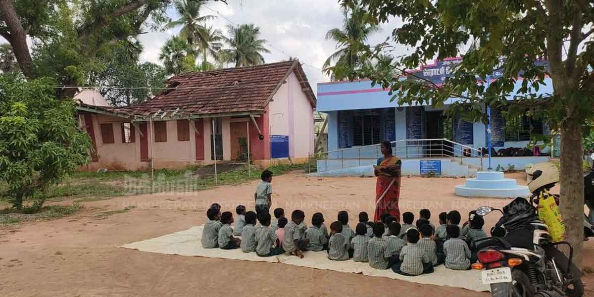 The government school is collapsing... parents made the students sit under the tree!