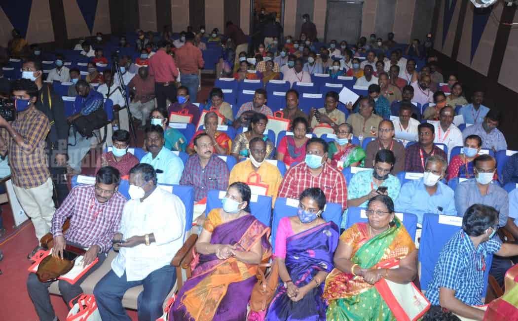 Award Ceremony for Outstanding Work in the Postal Service