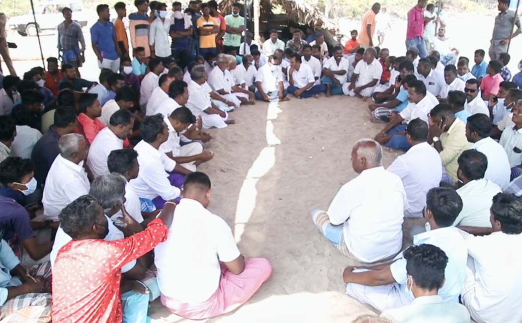 Livelihood of fishermen of Nagai district is in question due to crude oil spill