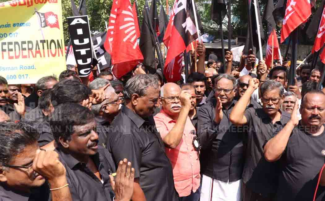 Trade union confederates protest demanding arrest of Union Minister (Pictures)
