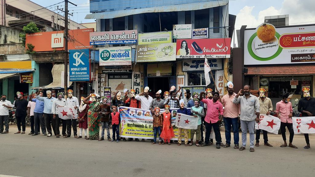 Tamil Nadu vehicle rejection ... Indian Democratic Youth Association rally wearing a mask!