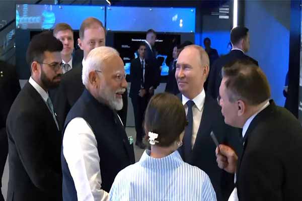 PM Modi talks with Russian President Putin