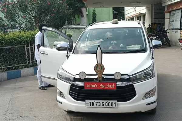 Collector rescued the family members accident and took them to hospital in his car