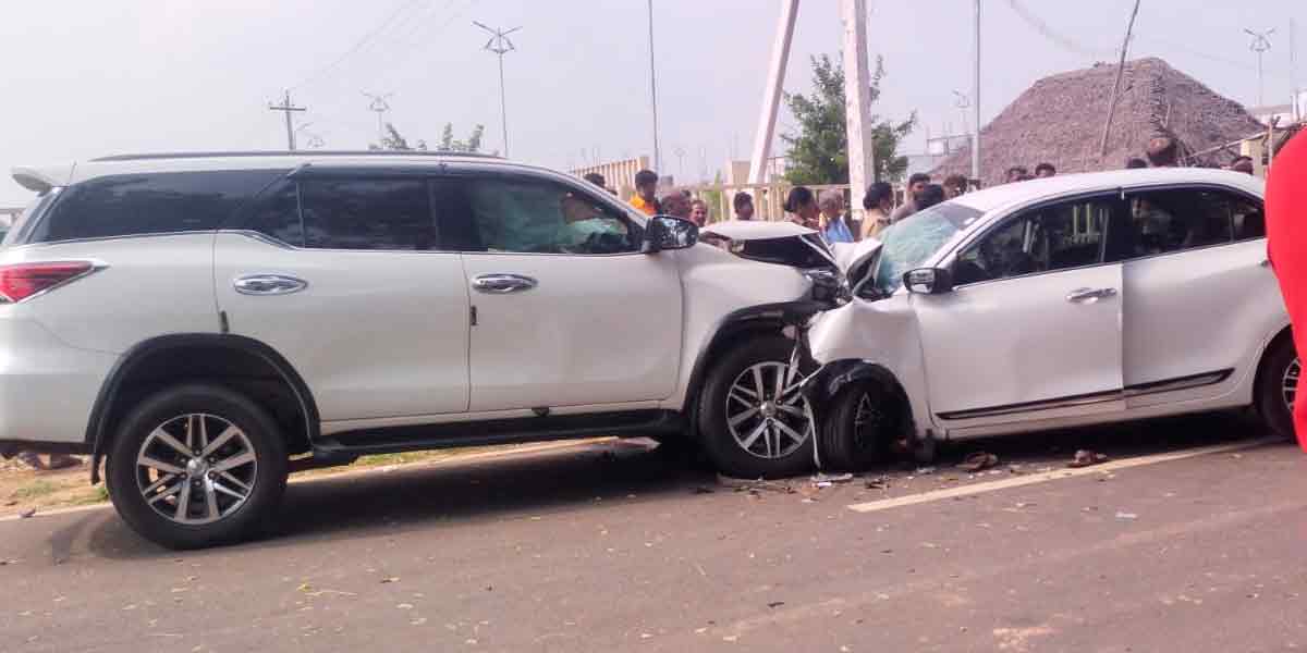 AIADMK DMK executive's cars collide