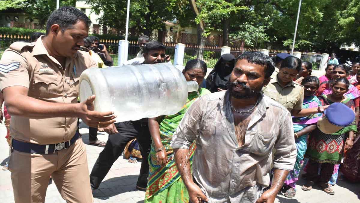 A trader tried to set fire to the collector's office