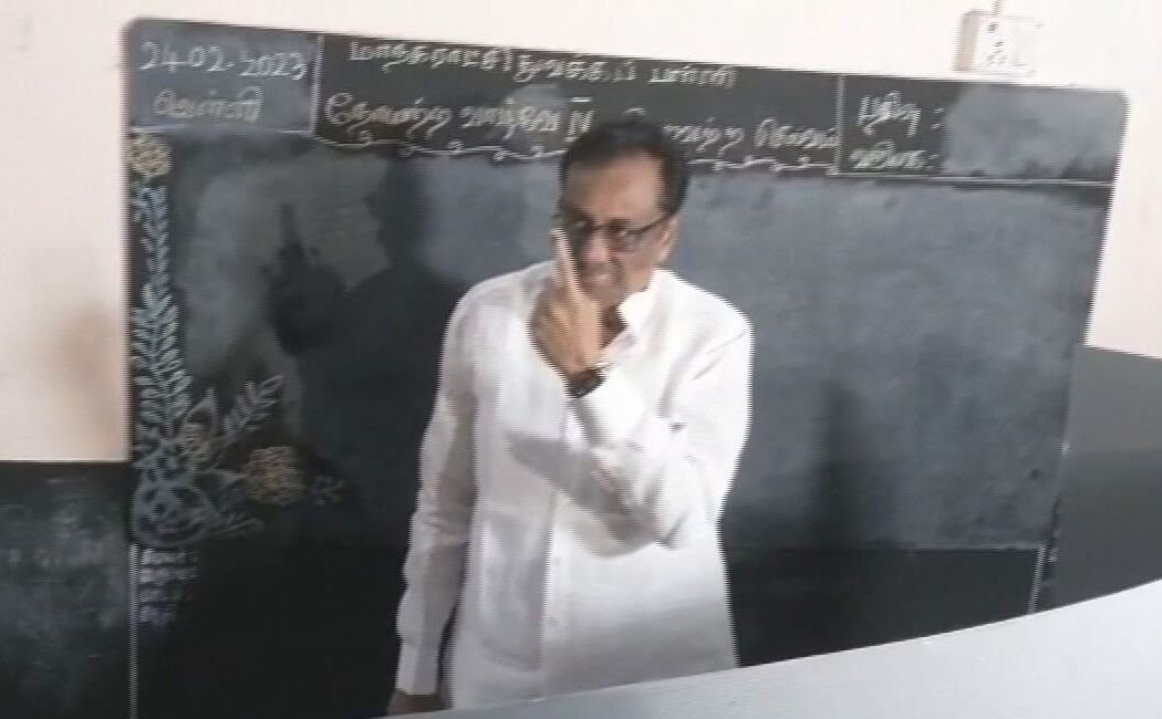 evks elangovan voted in Erode East byelection