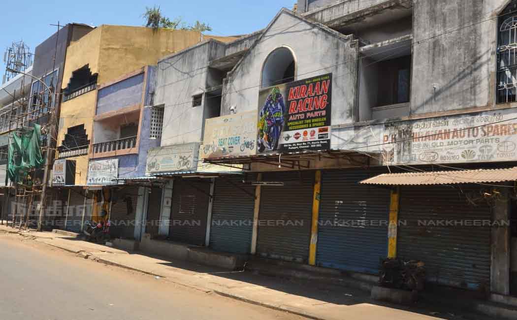 All shops in Puthuppettai completely closed