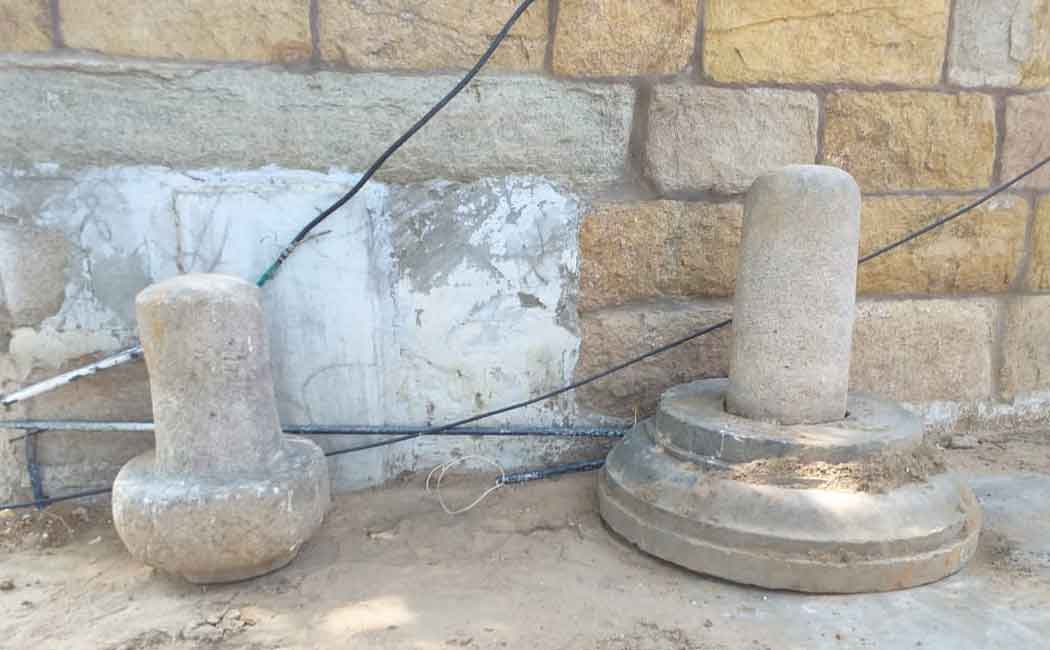 Lingam buried in the soil .. Chola period lingam ..?