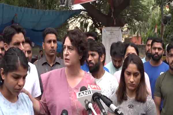 delhi wrestlers and bjp mp saran singh related incident priyanka gandhi