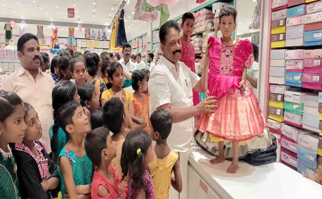 Thangapandian MLA presented Diwali dress for children on 8th year