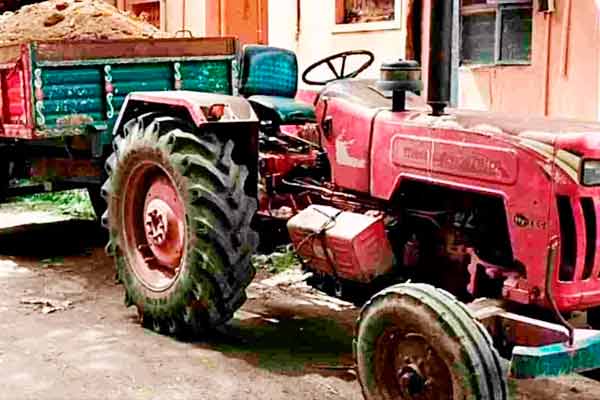 One person lose their live in an accident while the tractor was cleaning