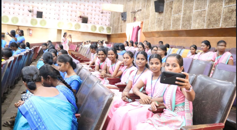kaatrin mozhi