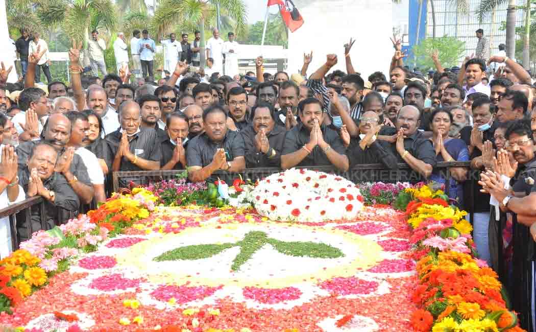 edappadi palanisamy tribute to mgr in marina