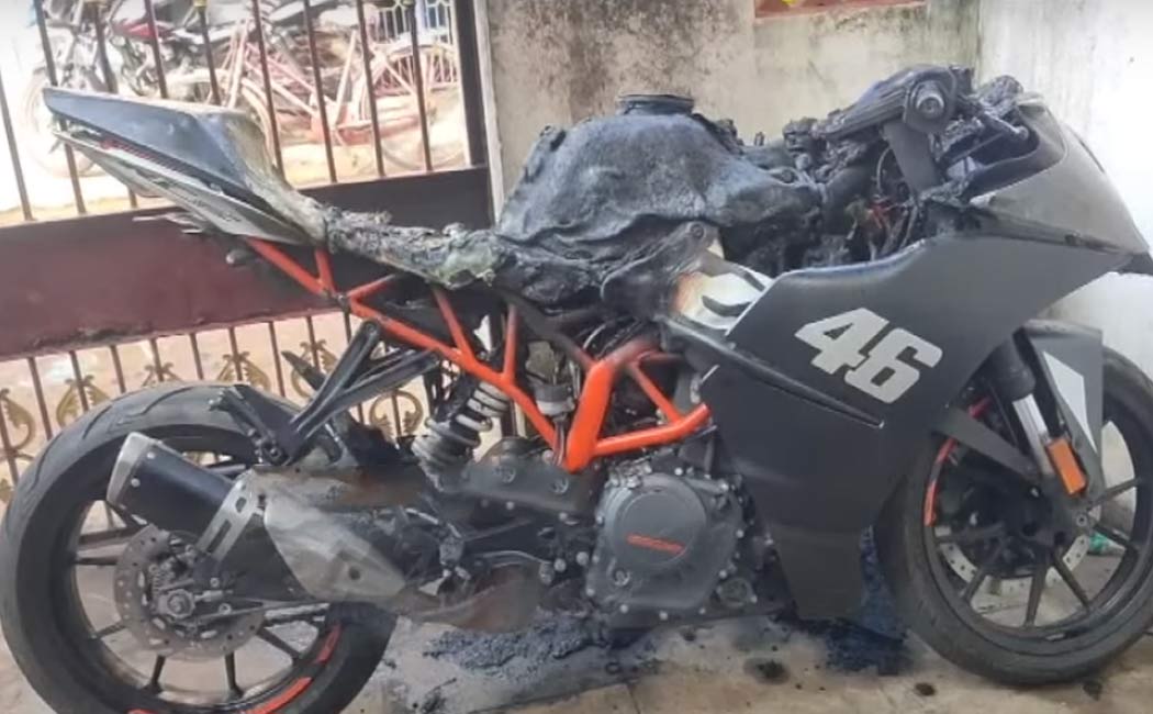 youth set the vehicle on fire