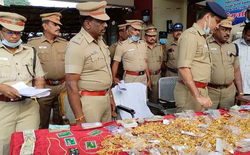 12.5 kg of looted jewelery found within four hours !!