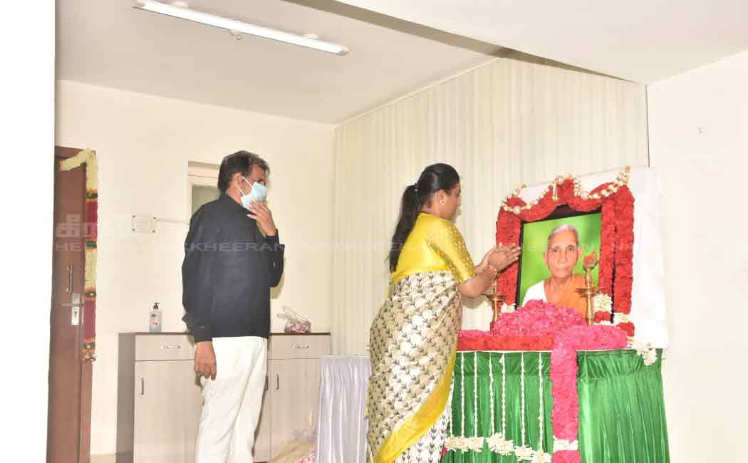 Chief Minister Palanisamy's mother dies; Consolation in person with various political parties!