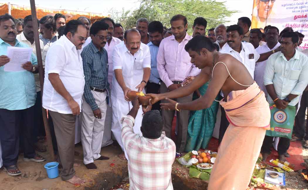 Minister inaugurates construction of sea-water barrier with sluice gate