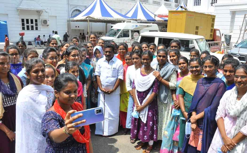 college students visit tamil nadu assembly session