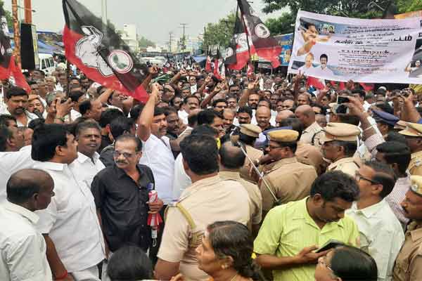 AIADMK members struggle over Anna University student issue