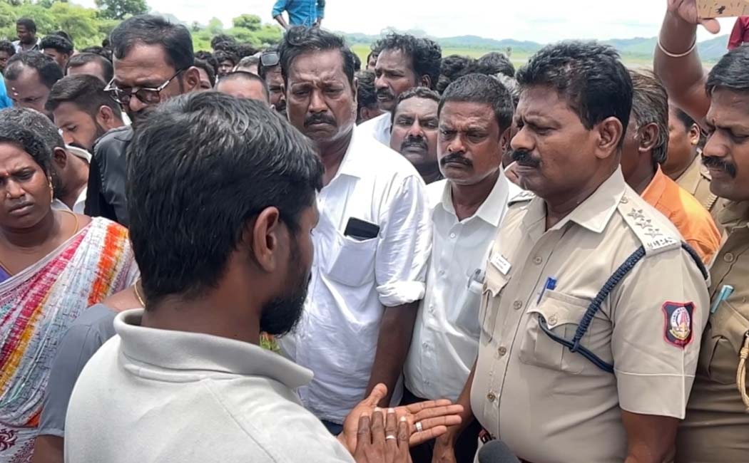 Political parties struggle against the incident of the youth