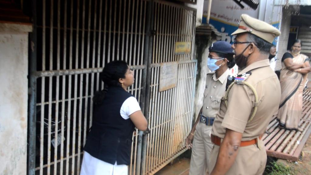 Dowry cruelty .... Female lawyer crying in front of husband's house!