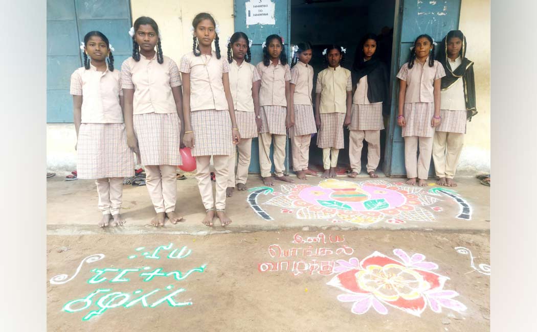 Pongal festival greeting card Tamizhi words written students