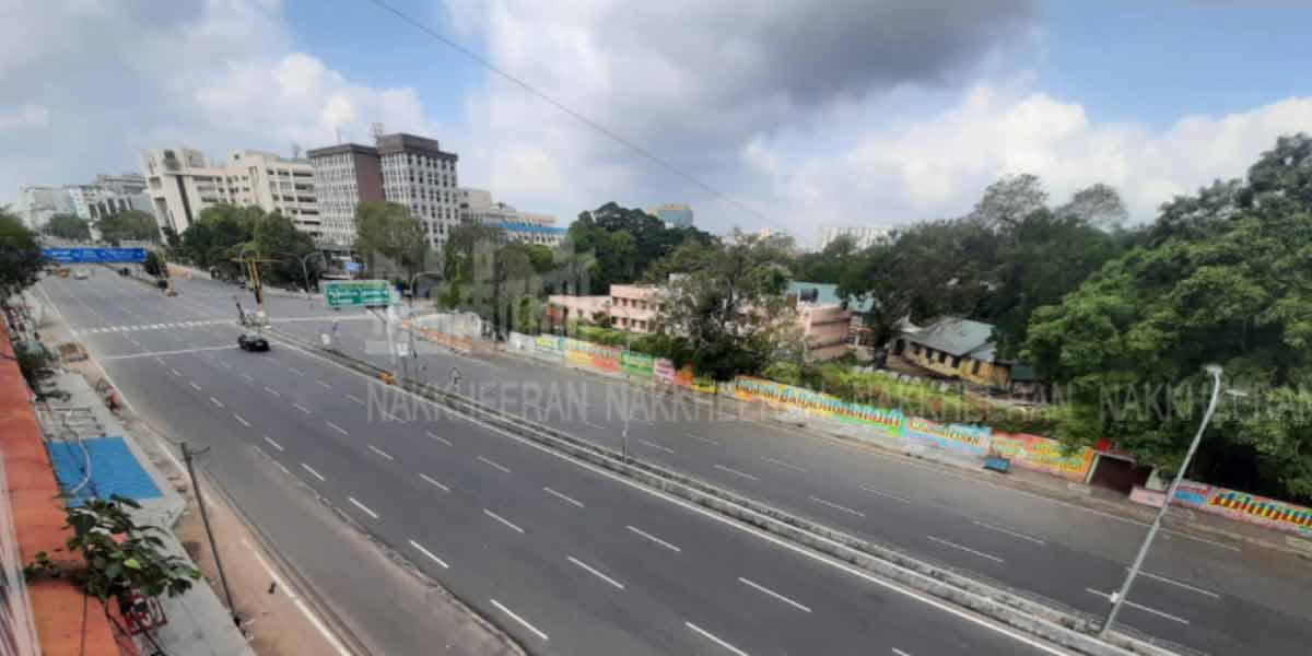 Full curfew ... Police in vehicle check (Pictures)