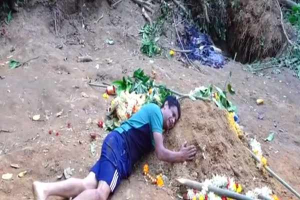 ather cries at son's grave for RCB stampede