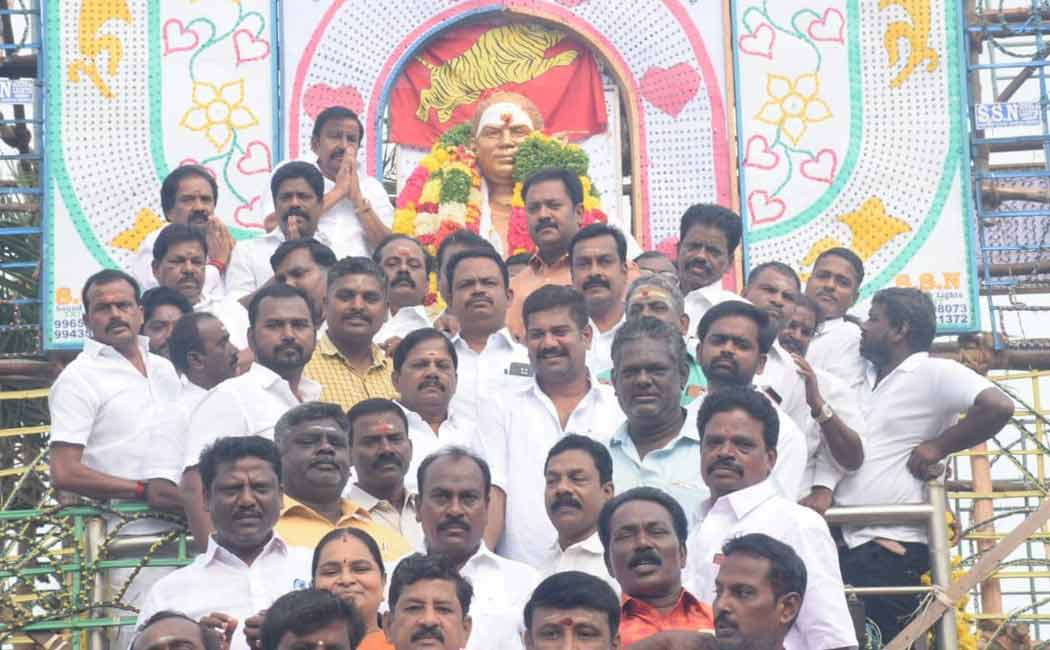 KN Nehru respects the statue of Muthuramalinga Thevar