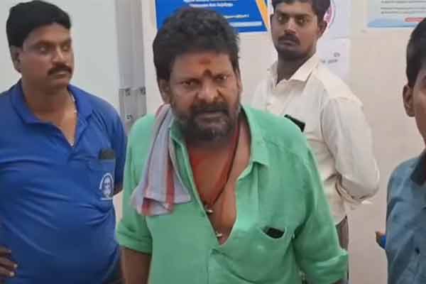 actor Karupu alleges There are no doctors in the govt hospital