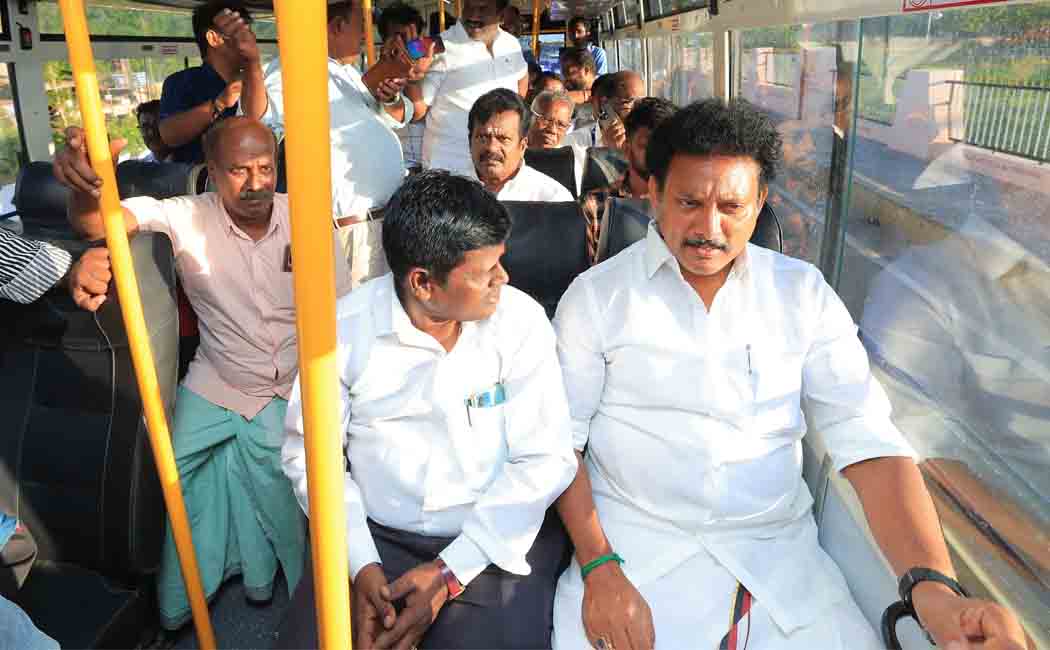 Minister Anbil Mahes Poiyamozhi who traveled by city bus!