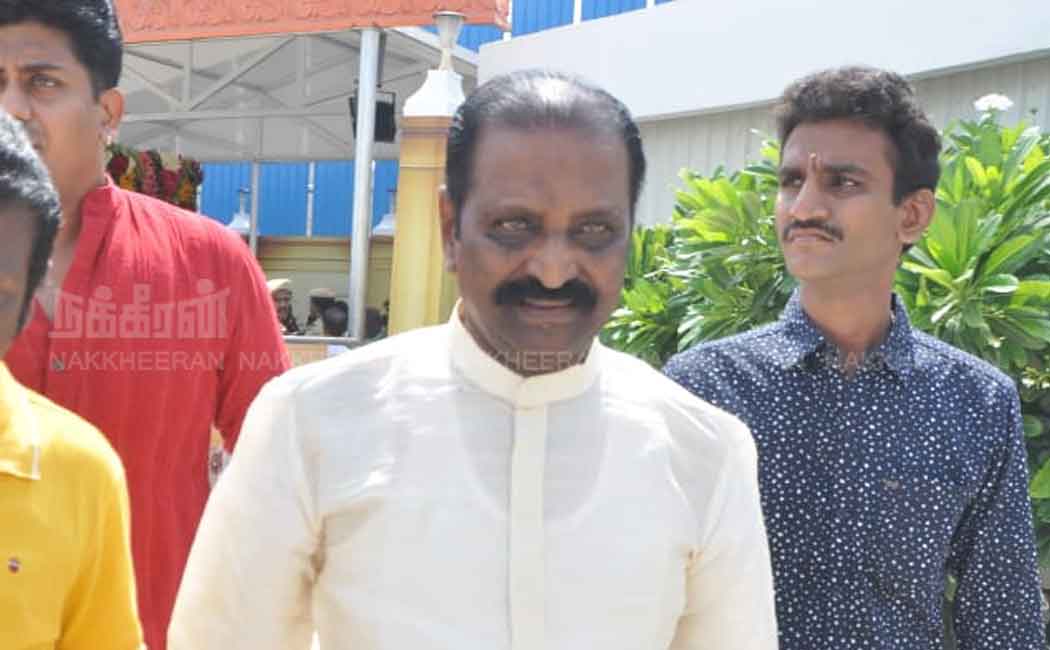 Poet Vairamuthu pays homage kalaignar