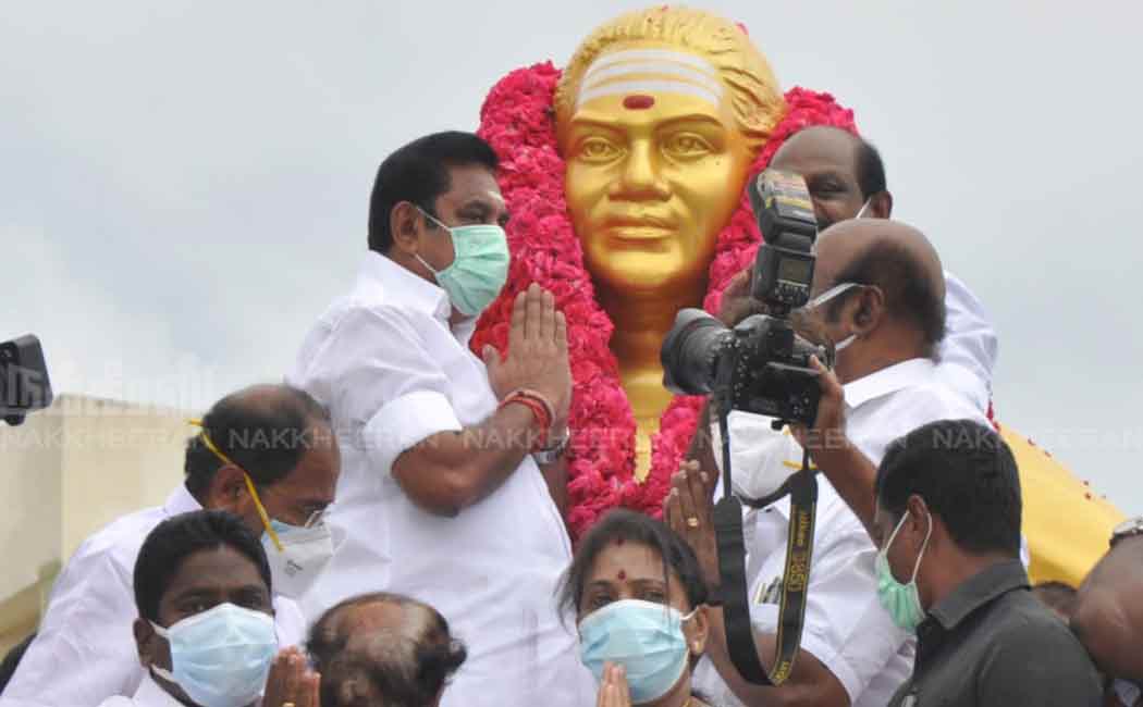 EPS pays homage to Muthuramalingam Devar statue