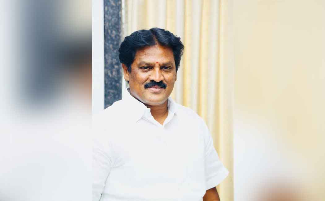 To whom did Rajini People's Forum executives and fans vote