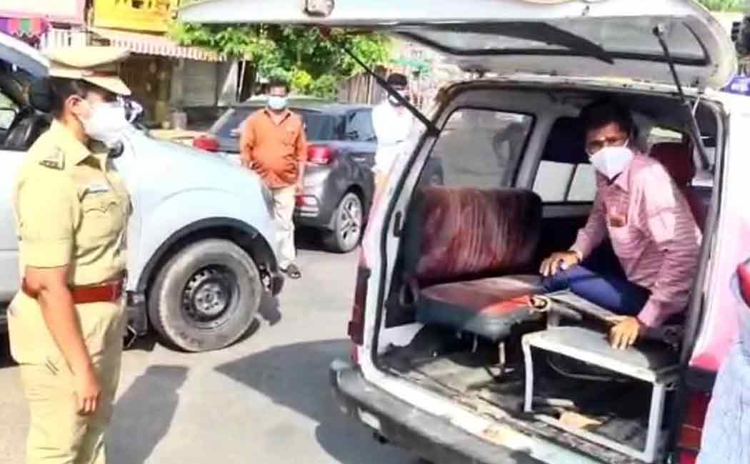 Cuddalore SP who sent the couple in an ambulance who tried to deceive the police!