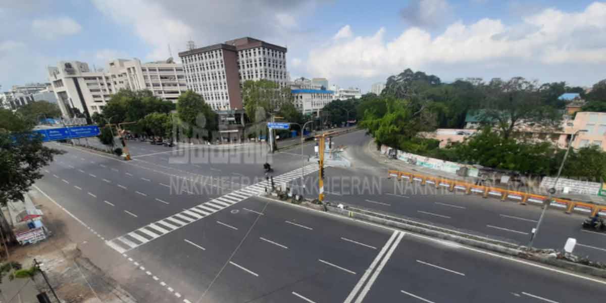 Full curfew ... Police in vehicle check (Pictures)