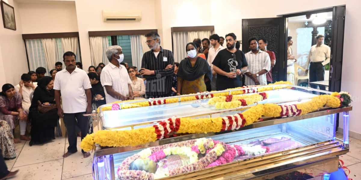 Celebrities Pay Tribute to Bhavadharini's Body (Photos)