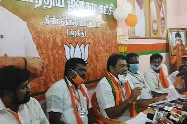 Prime Minister Modi picture should place in all government offices! BJP state agriculture team leader insists !!