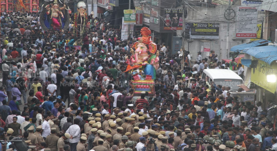 Vinayagar's statues were marched on the road !!