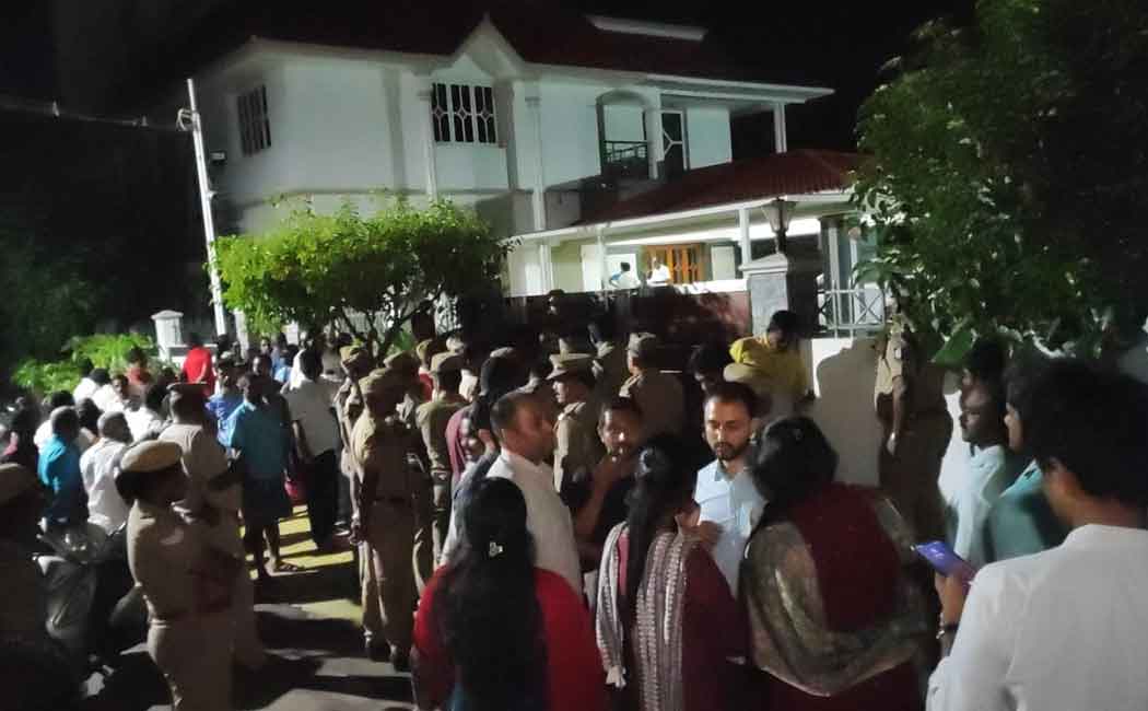 The income tax department sealed the deputy mayor's house!