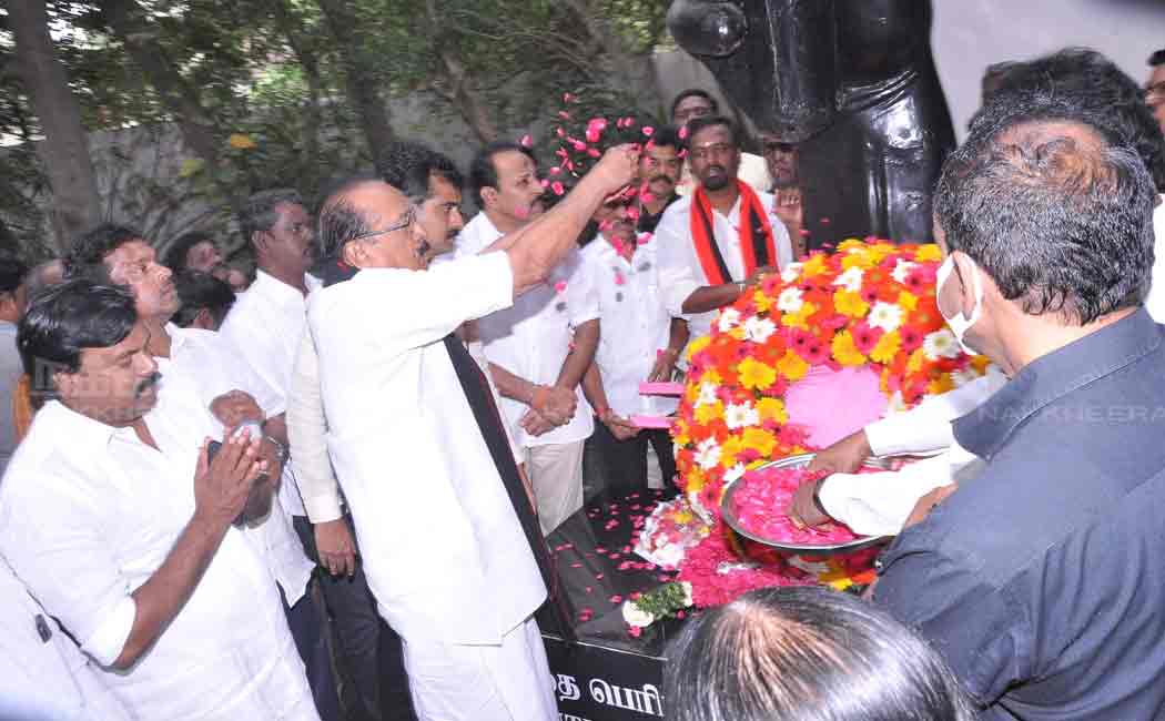 mdmk general secretary vaiko pay tribute to thanthai periyar and mgr