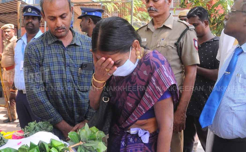 Nalini was upset and shed tears for passed away of SanthanNalini was upset and shed tears for passed away of Santhan