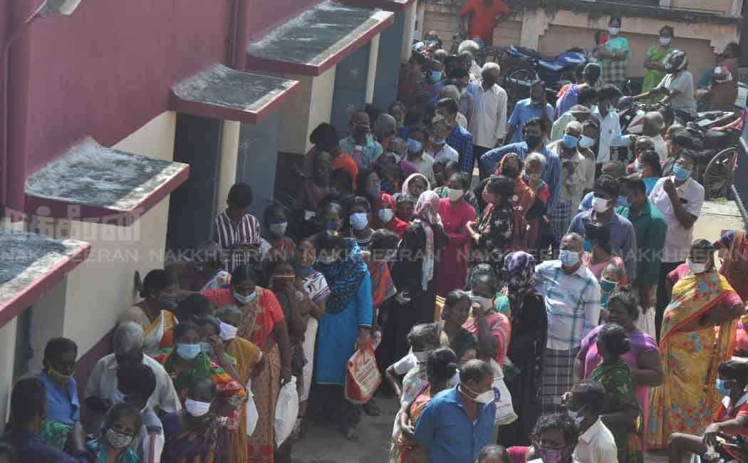 Crowds at ration shops: Pongal package distribution begins