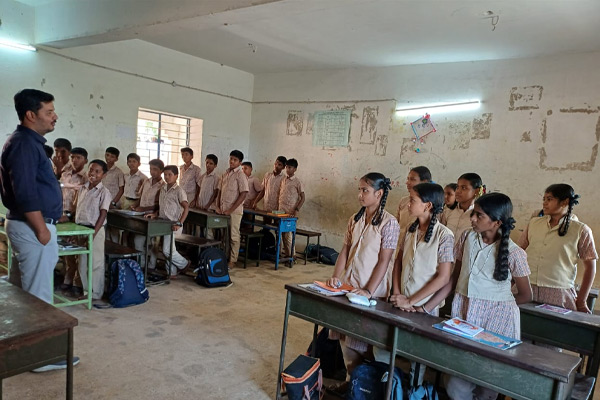Minister sakkarapani New is conducting English classes for government school students at his own expense