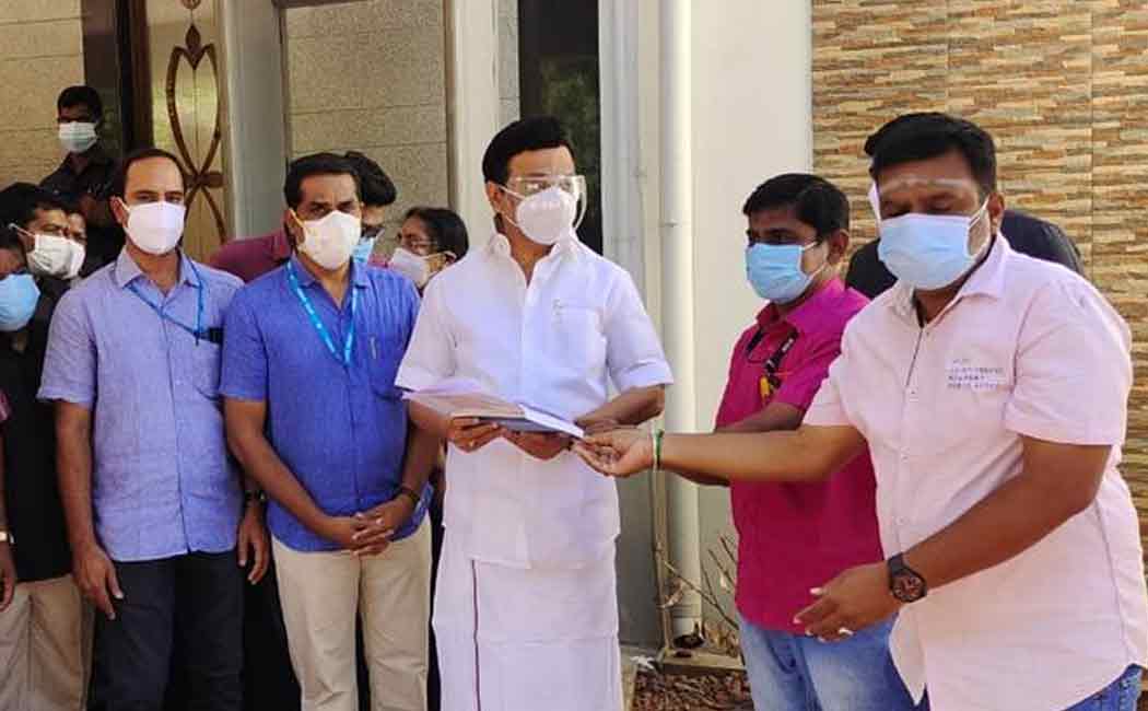 Erode Journalists' Association provides relief funds to Chief Minister M.K. Stalin in person ..!