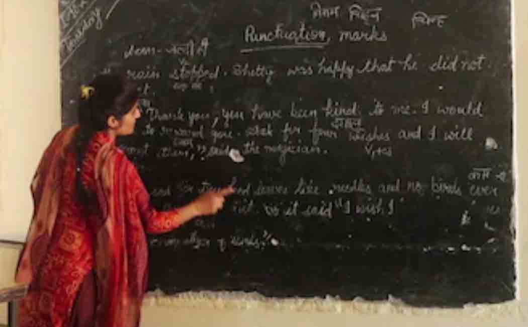 uttarpradesh teacher worked in 25 schools simultaneously