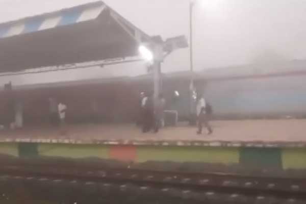 Heavy fog in Chennai Train air services affected