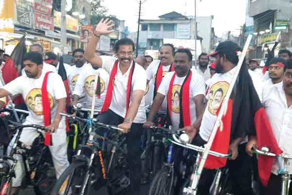 Despite the rain, the MLA who attended the bicycle rally soaked
