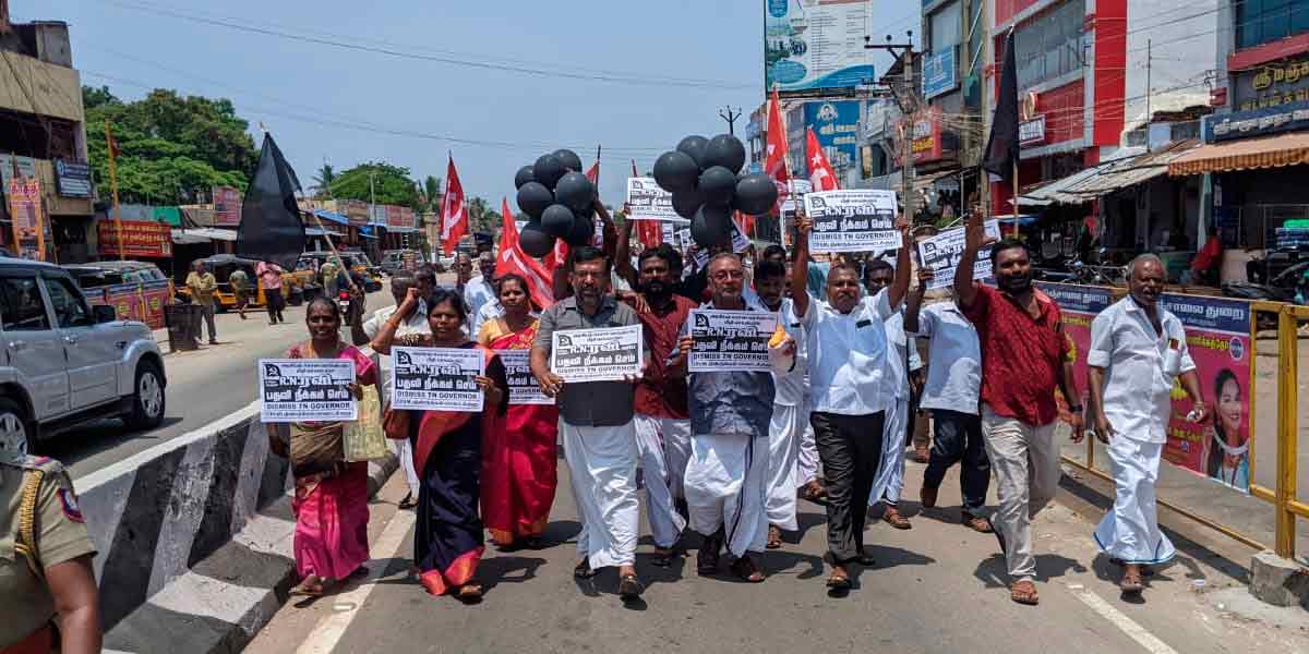 The Communist Party held a black flag strugle against the Tamil Nadu Governor