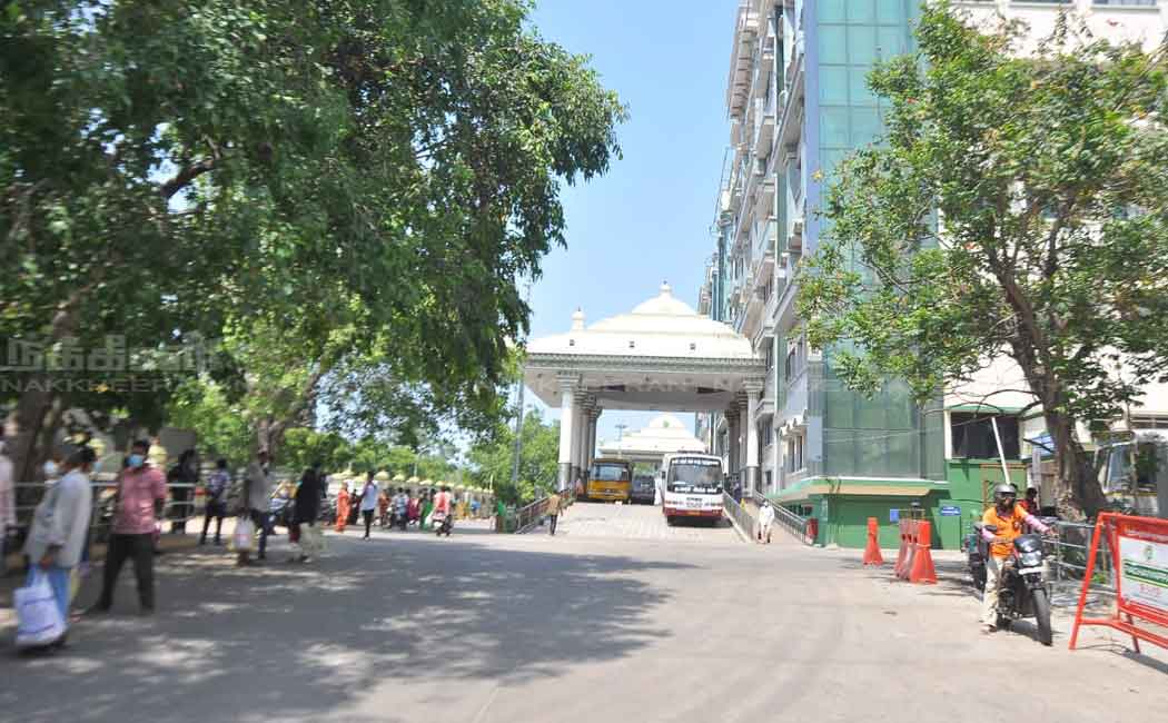 Corona coming under control; Government hospital are crowdlessCorona coming under control; Government hospital are crowdless